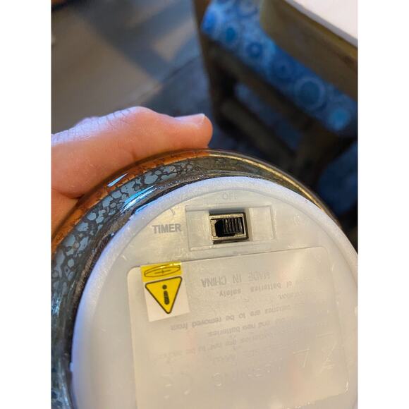 Wonder Shop Lit Angel Golden Glass with Light inside Timer 9" tall 4" wide 3AAAs - Picture 3 of 4